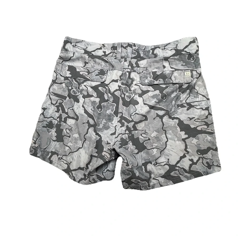 Huk Shorts Mens 2XL Gray Camo‎ Performance Fabrics Fishing Flex Waist
